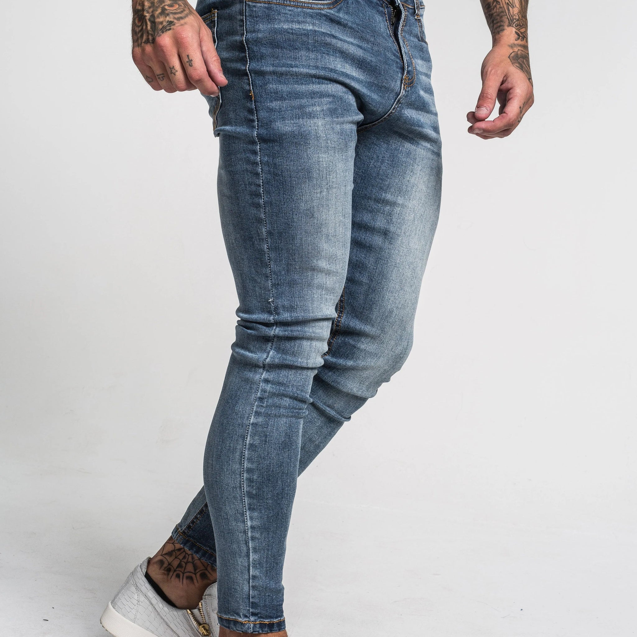 THE LORENZO JEANS - PALE BLUE